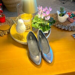 Dr. Scholl’s silver flats!